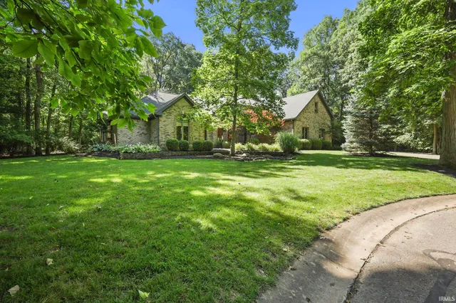 $640,000 | 5501 West Oakbrook Court, Muncie, IN 47304