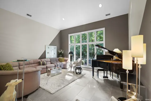 $640,000 | 5501 West Oakbrook Court, Muncie, IN 47304