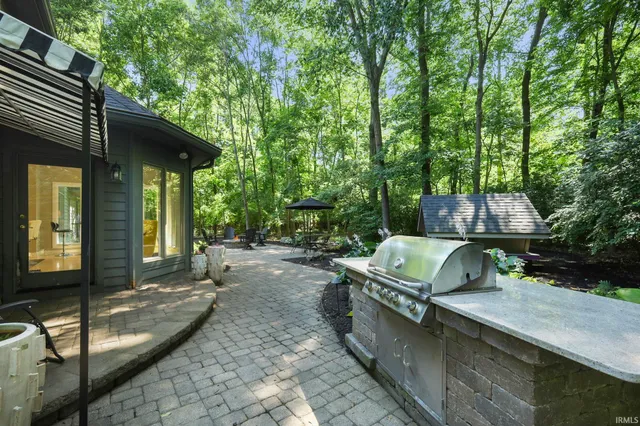 $640,000 | 5501 West Oakbrook Court, Muncie, IN 47304