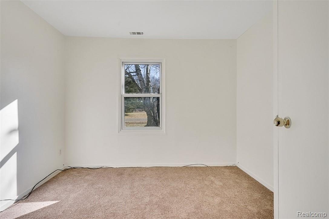 3965 Queensbury Road Lake Orion, MI 48359 - Photo 14 of 22 dsc05613-dsc05615.jpg