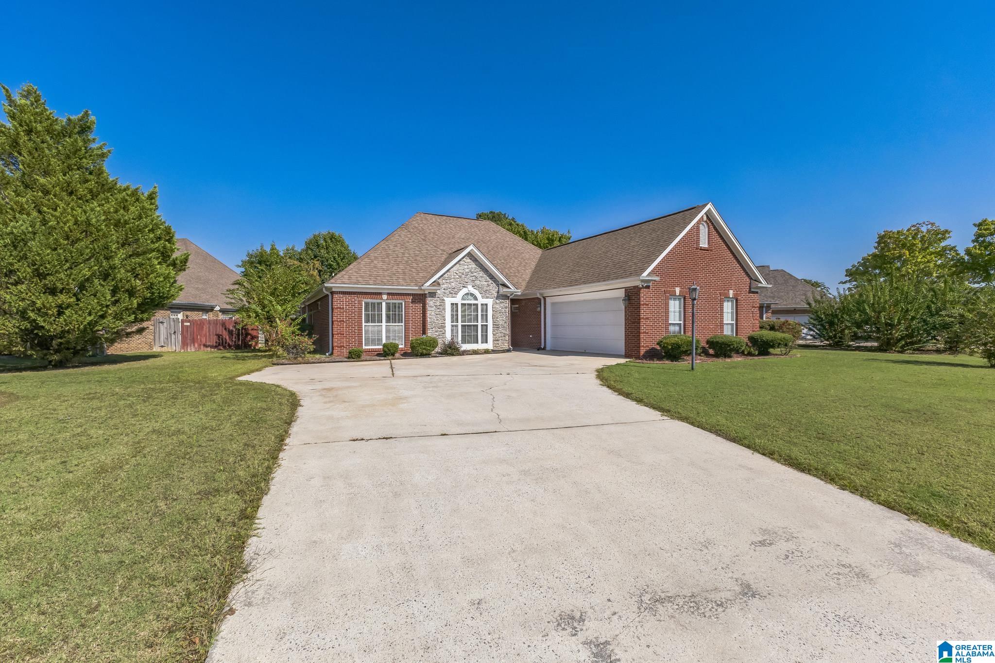 301 Wixford Trace Alabaster, AL 35007 - Photo 3 of 32