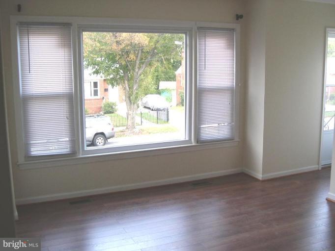 6701 Stanton Road Hyattsville, MD 20784 - Photo 2 of 7 Living Room