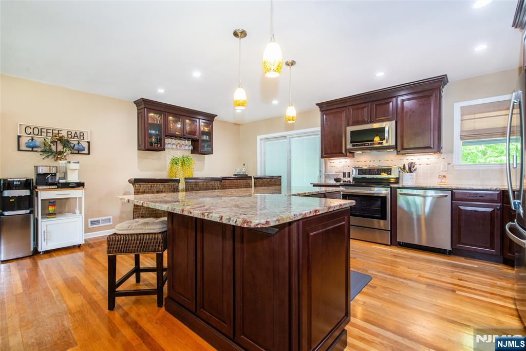 42 Summit Road Oak Ridge, NJ 07438 - Photo 10 of 39
