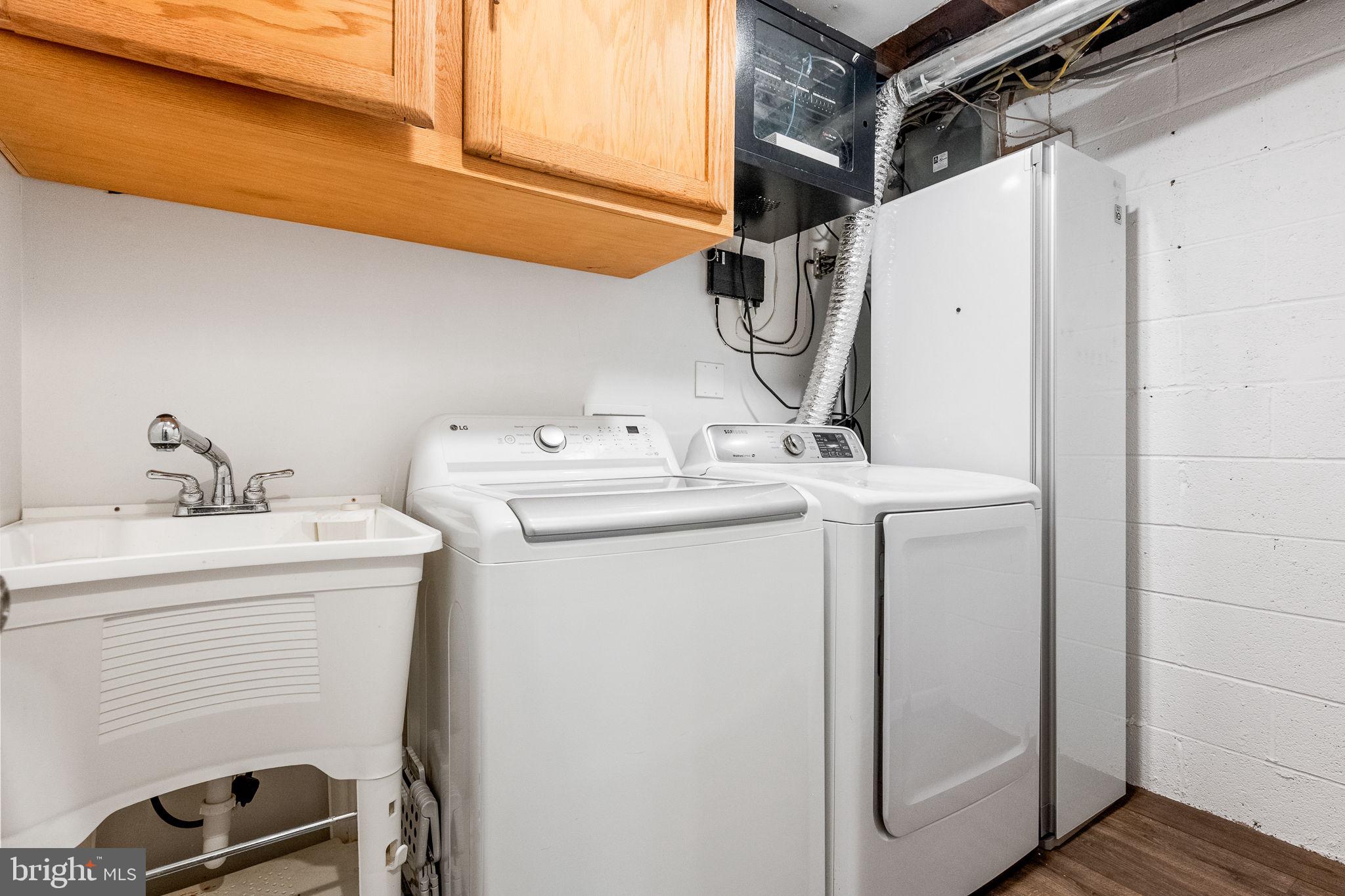 7203 Hadlow Drive Springfield, VA 22152 - Photo 31 of 39 a utility room with dryer and washer