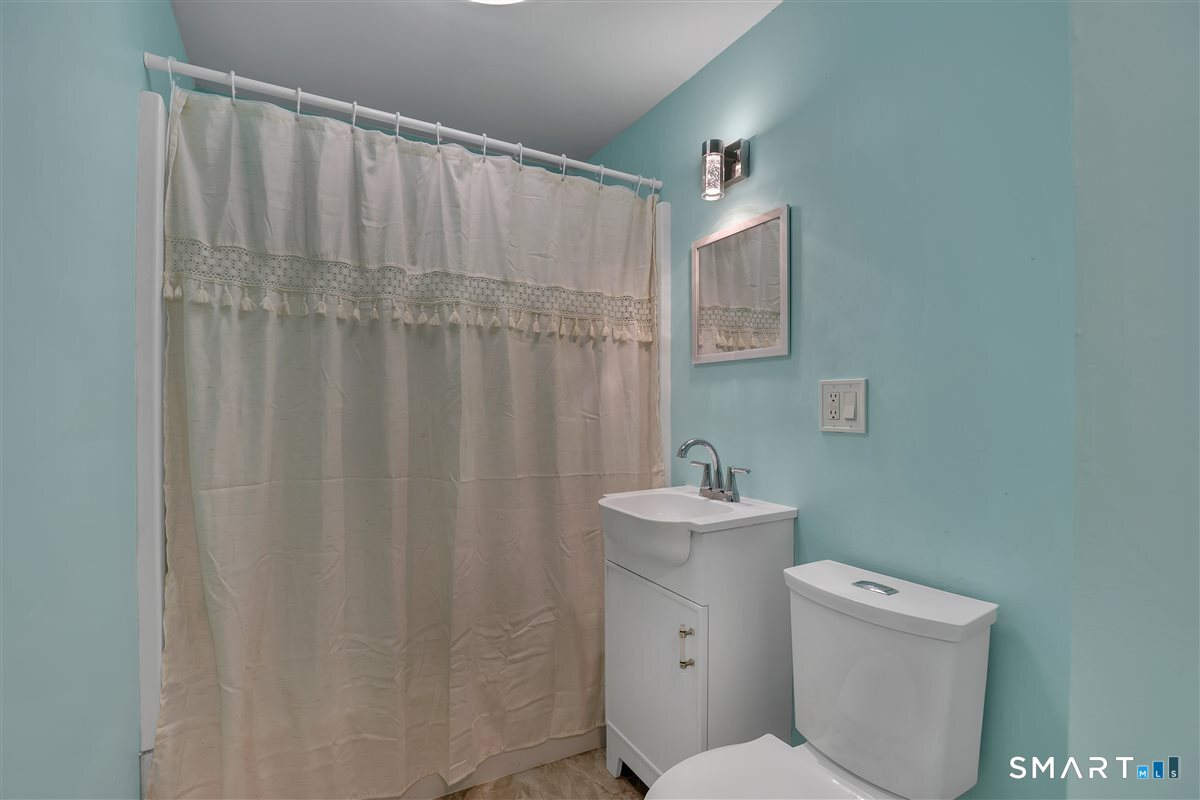 4 Robin Road Manchester, CT 06042 - Photo 13 of 24