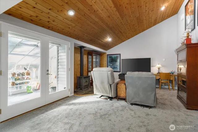 a view of livingroom with furniture and windows