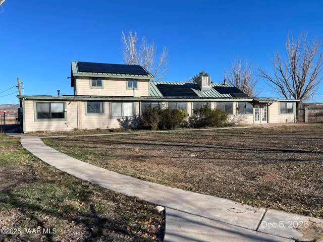 a view of a indoor garage