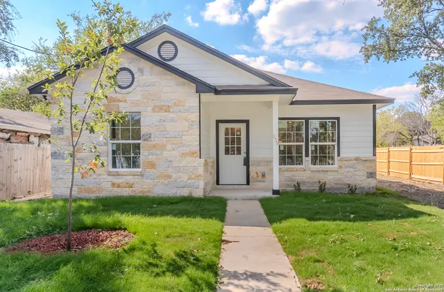a view of an house with backyard space and garden