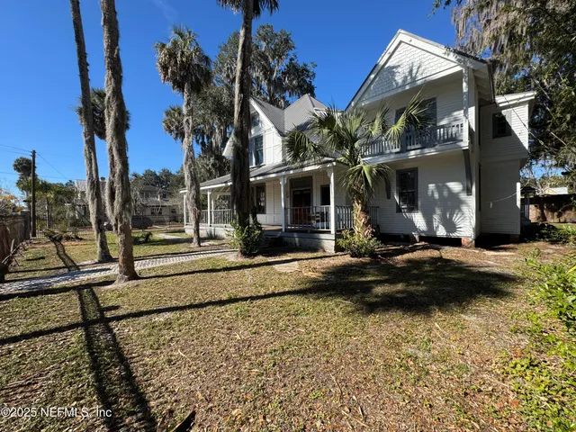 a view of a house with a yard