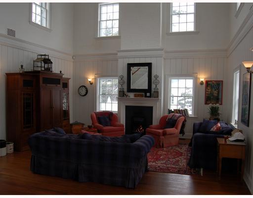 Merriman Road Sewickley, PA 15143 - Photo 11 of 18 Den/Family/Great Room.