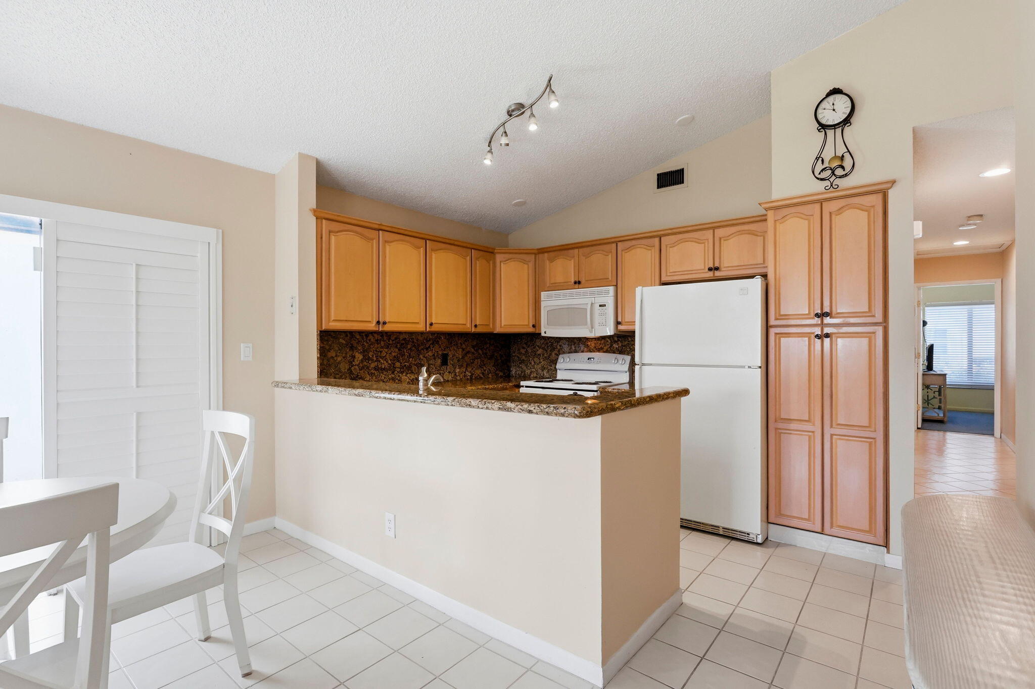 20986 Rustlewood Avenue Boca Raton, FL 33428 - Photo 10 of 54 10-web-or-mls-008_0E2A4542