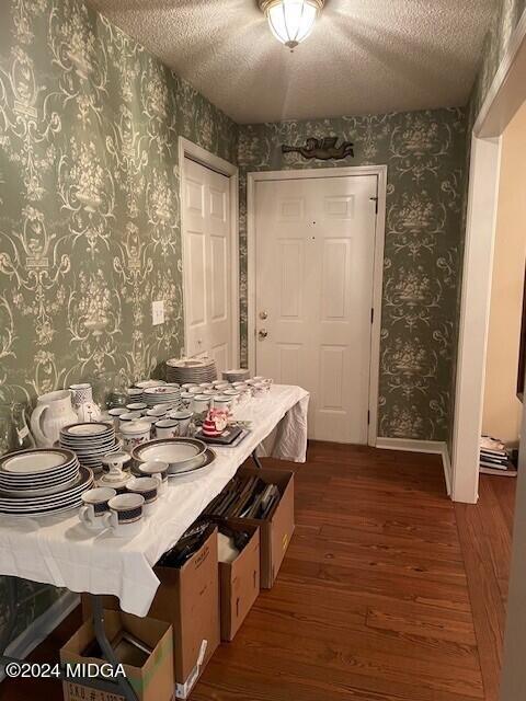 187 Bateman Lane Gray, GA 31032 - Photo 7 of 27 a view of a bathroom with a sink and a mirror