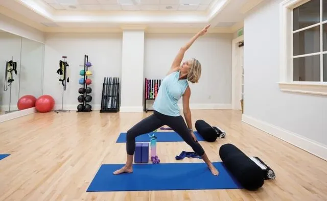a view of a yard in front of a building