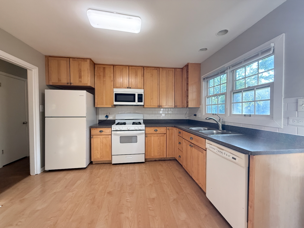 1041 Coach Road Homewood, IL 60430 - Photo 7 of 29