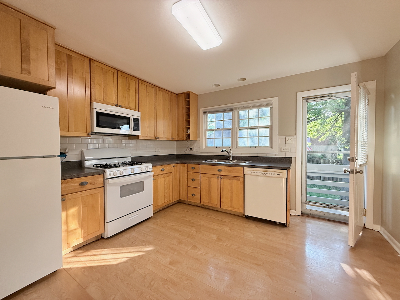 1041 Coach Road Homewood, IL 60430 - Photo 8 of 29