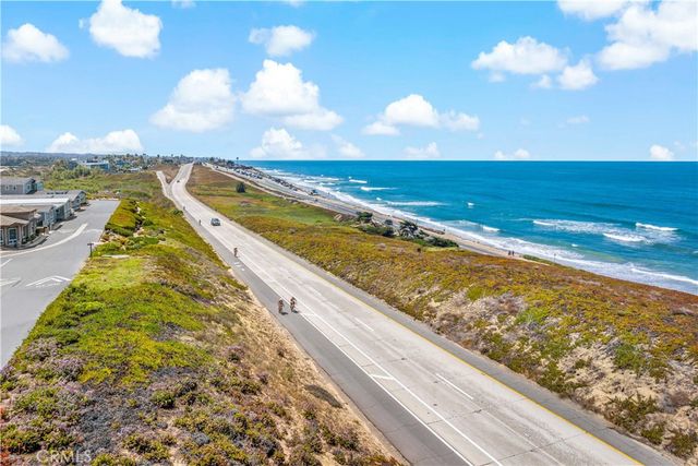 $1,600,000 | 6536 Oceanview Drive, Unit T, Carlsbad, CA 92011