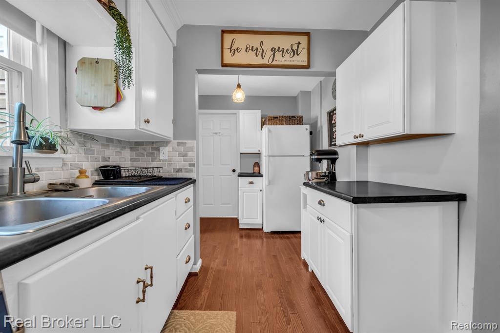 22810 Power Road Farmington, MI 48336 - Photo 15 of 31