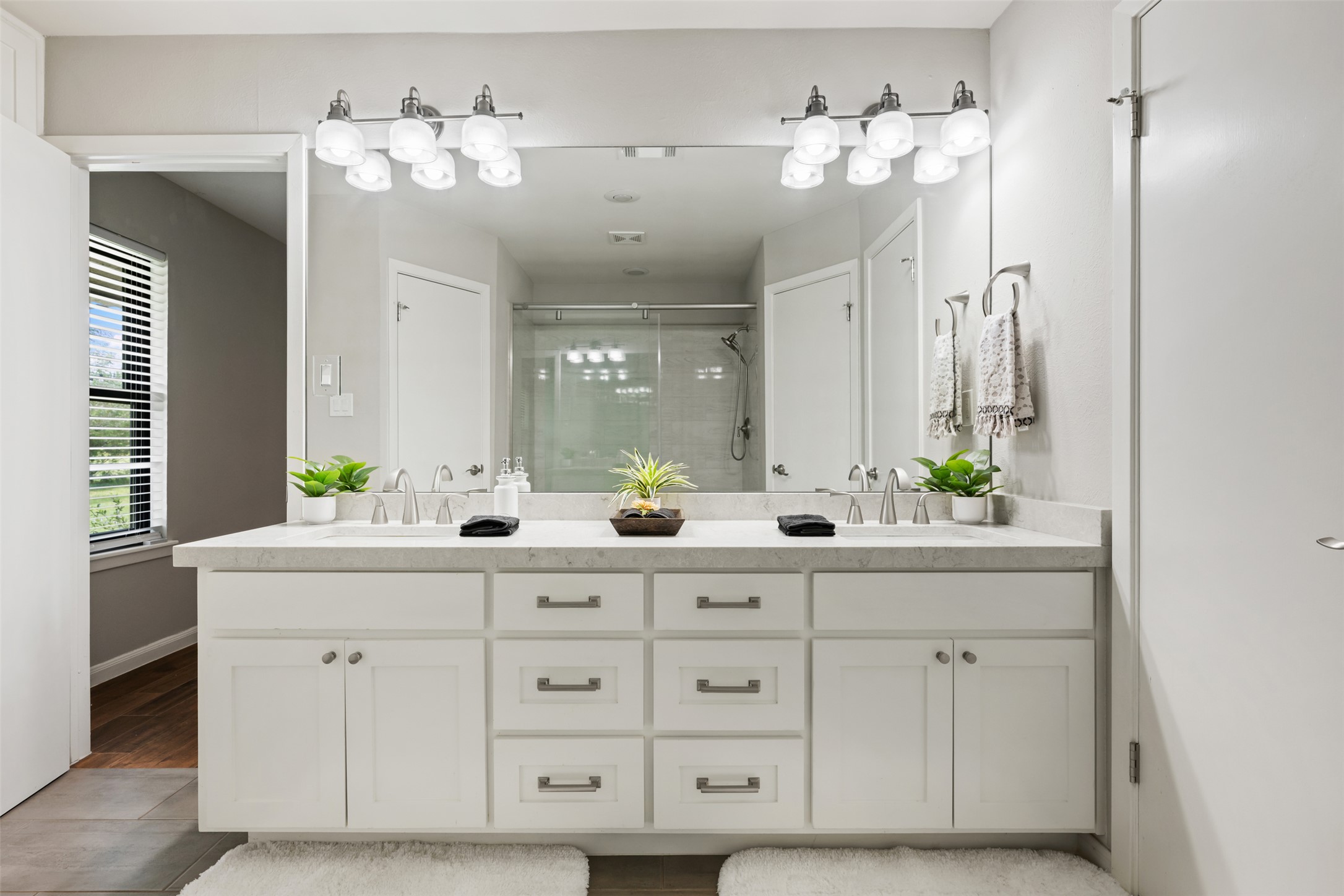1600 Pin Oak Lane Round Rock, TX 78681 - Photo 28 of 40 Dual vanity with a light-toned countertop and white cabinetry