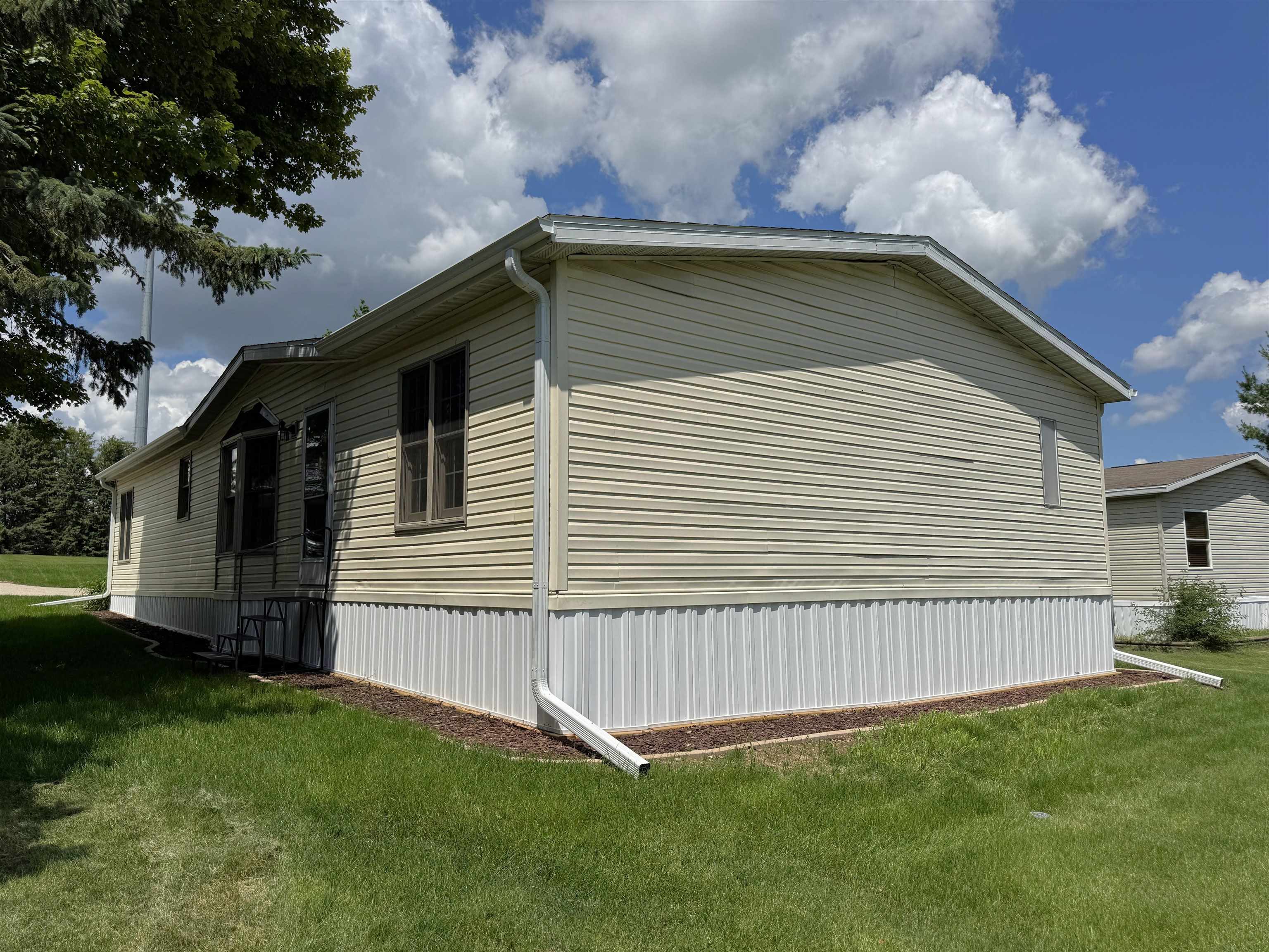 2018 Edgeview Drive Monroe, WI 53566 - Photo 7 of 30