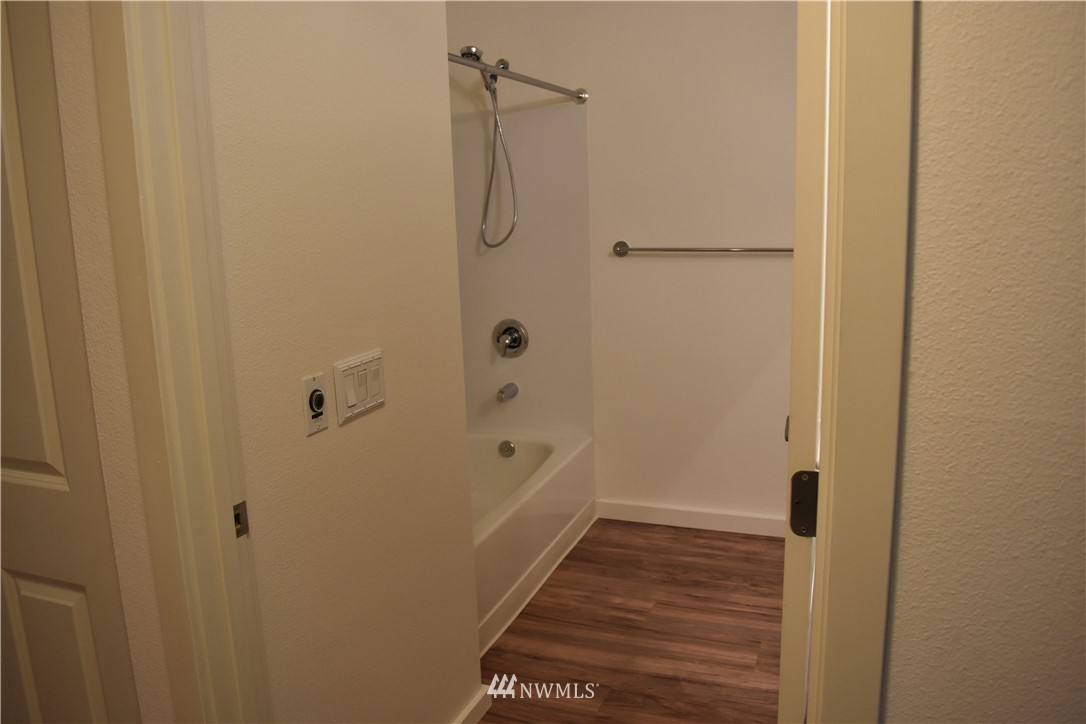 12404 East Gibson Road, Unit D103 Everett, WA 98204 - Photo 8 of 20 Gallery Image 8