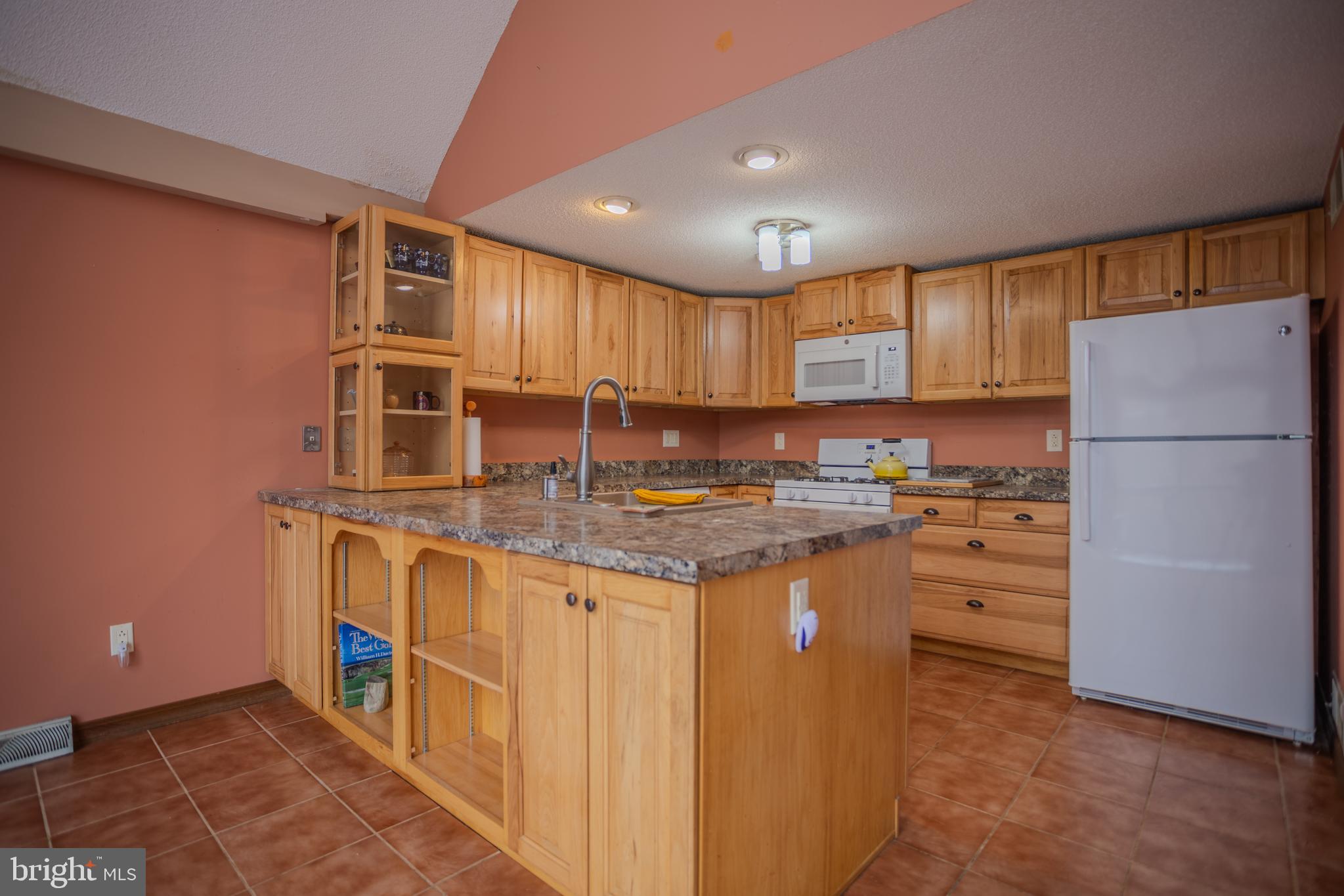 734 Walden Road Hedgesville, WV 25427 - Photo 17 of 65 Gorgeous oak cabinets