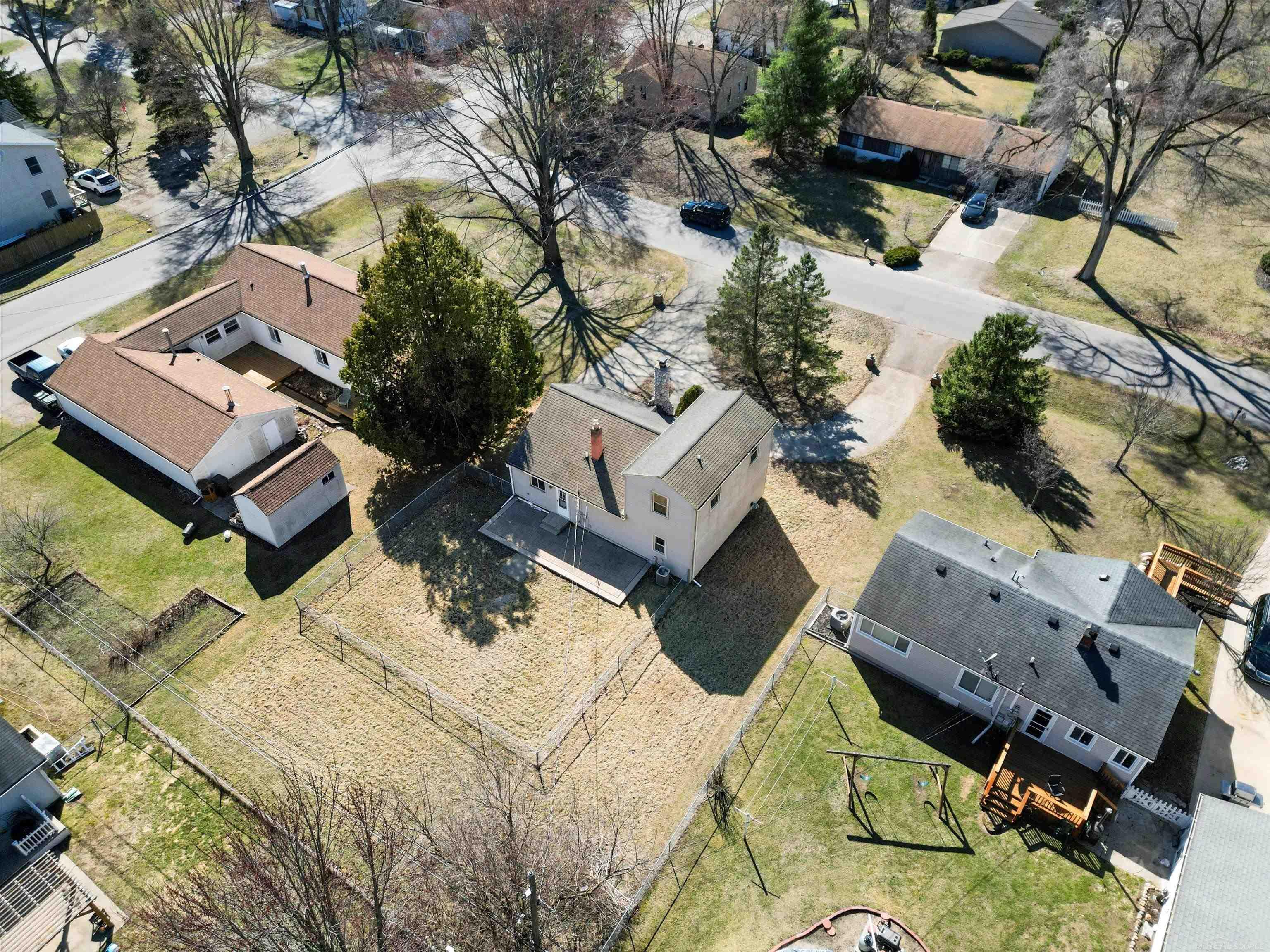 2621 Weaverton Rochester, MI 48307 - Photo 13 of 34 50168963-cc0db6e8-71d6-48df-9510-1f616ebb4ac1.JPG