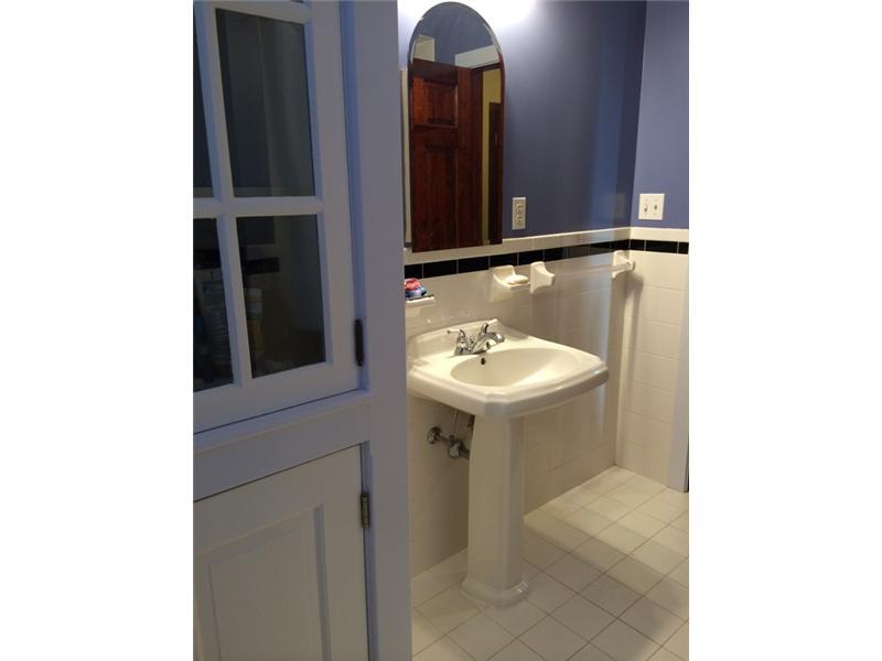 4132 Franklin Road Observatory Hill, PA 15214 - Photo 15 of 22 Full Bath.