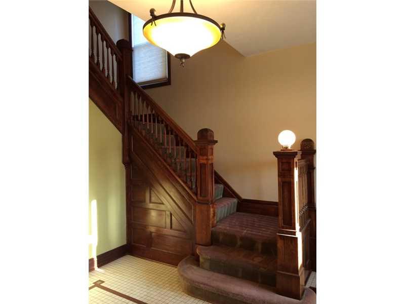 4132 Franklin Road Observatory Hill, PA 15214 - Photo 3 of 22 Entry/Foyer.