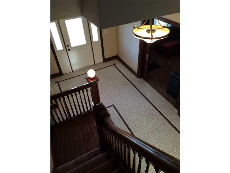 4132 Franklin Road Observatory Hill, PA 15214 - Photo 5 of 22 Entry/Foyer.