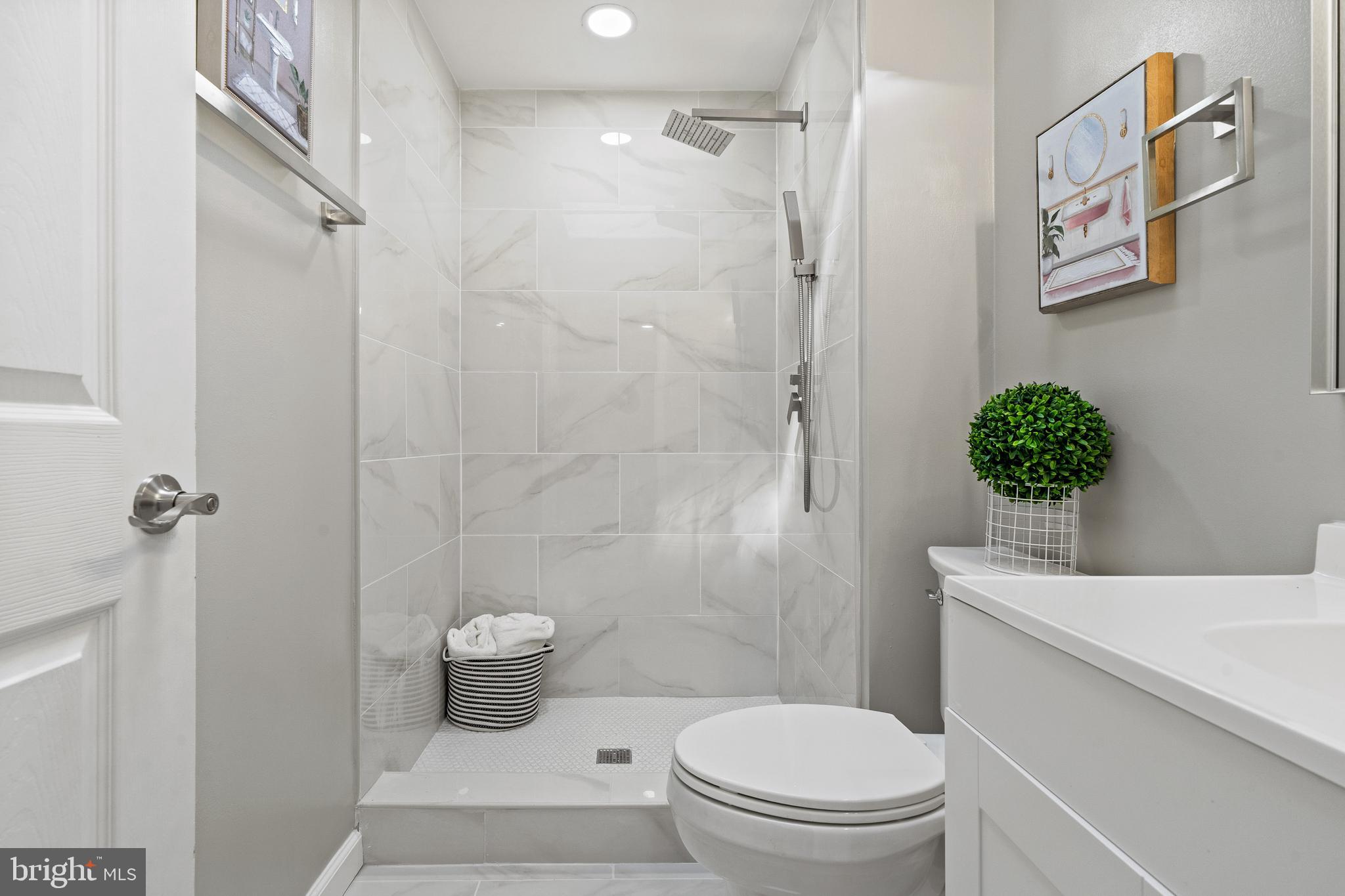 6122 Mantle Road Burke, VA 22015 - Photo 22 of 51 a bathroom with a toilet a sink and shower