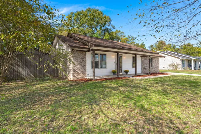 $260,000 | 100 Underbrush Court, Moncks Corner, SC 29461