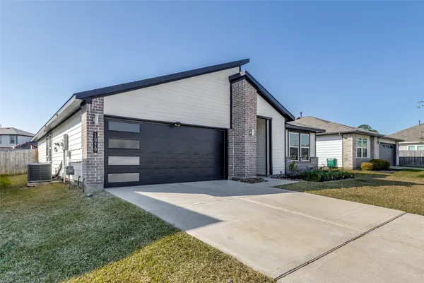 $2,125 | 14219 Kings Canyon Lane, Conroe, TX 77384