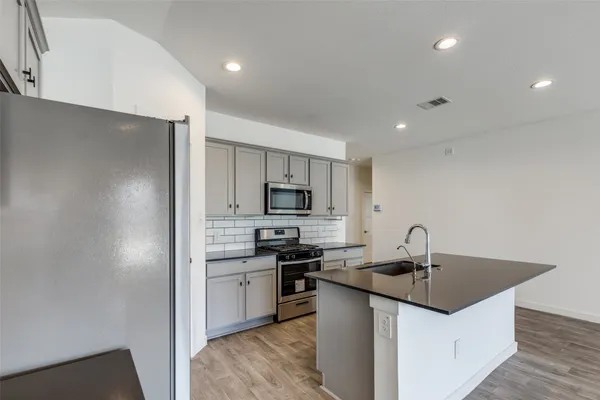 $2,125 | 14219 Kings Canyon Lane, Conroe, TX 77384