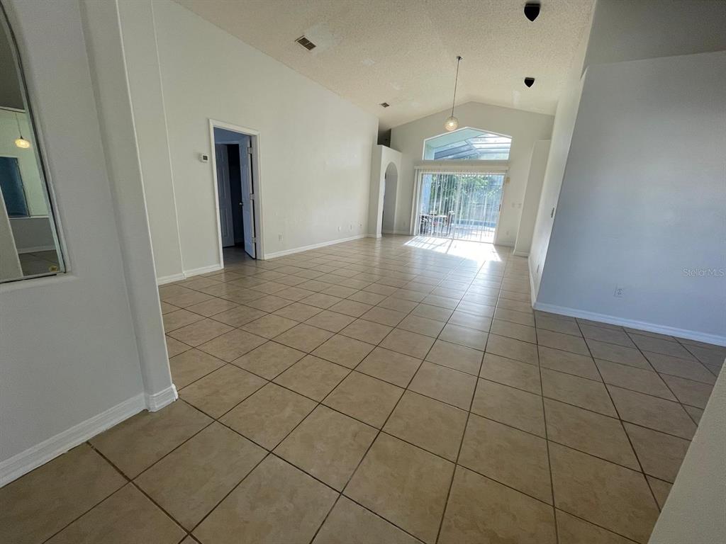 4718 Prairie Point Boulevard Kissimmee, FL 34746 - Photo 4 of 15