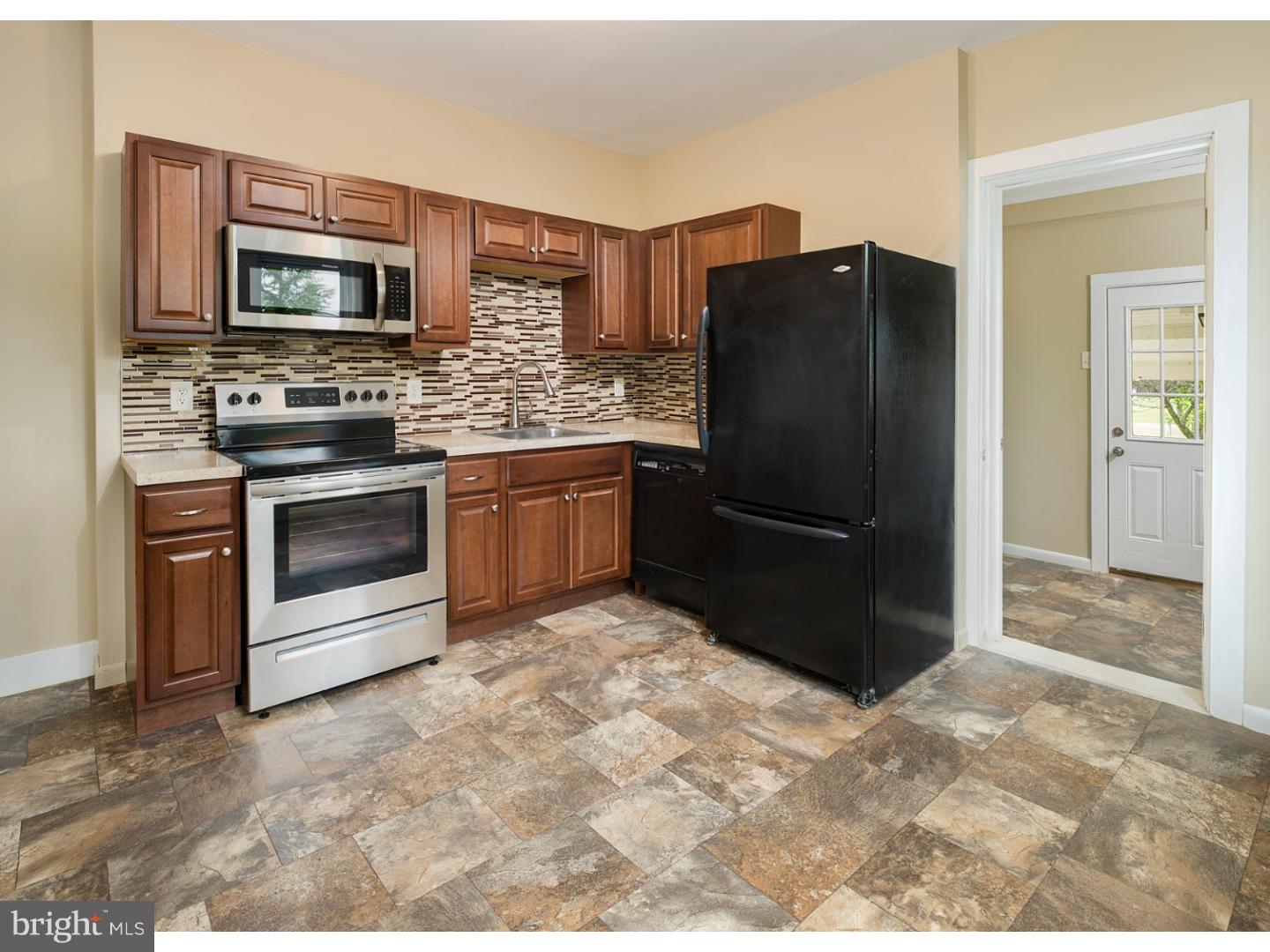 1635 New Holland Road Reading, PA 19607 - Photo 16 of 25