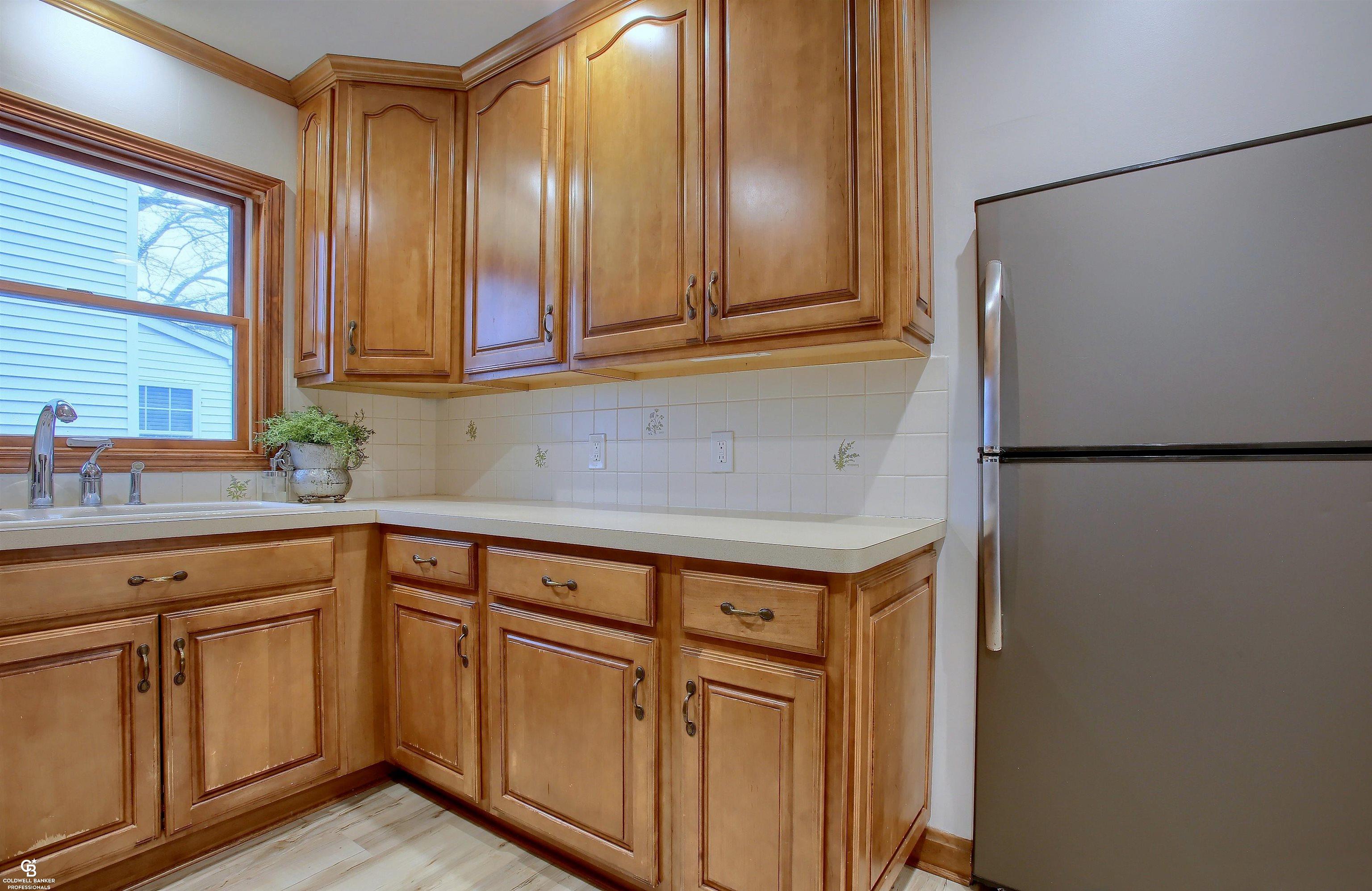 2168 Hampton Road Grosse Pointe, MI 48236 - Photo 11 of 26 50103462-10.JPG