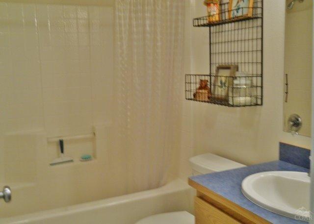 56139 Marsh Hawk Road Bend, OR 97707 - Photo 11 of 25 Second downstairs bathroom with tub