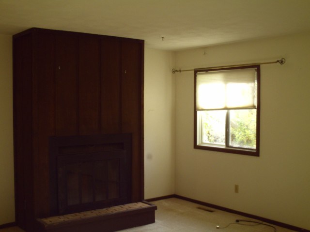 2255 Ridgeview Drive Muscatine, IA 52761 - Photo 3 of 6 Gallery Image 3