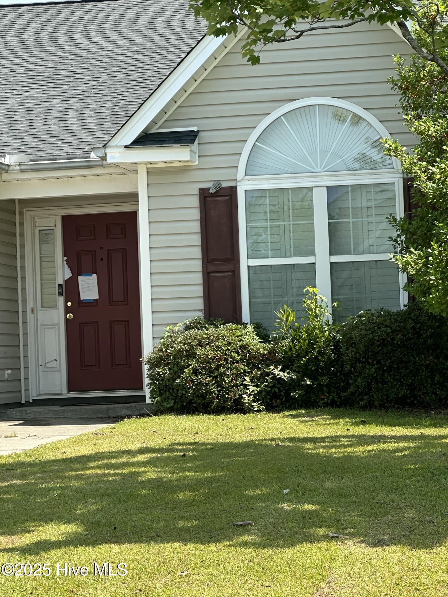 116 Bermuda View New Bern, NC 28560 - Photo 2 of 12 Front door