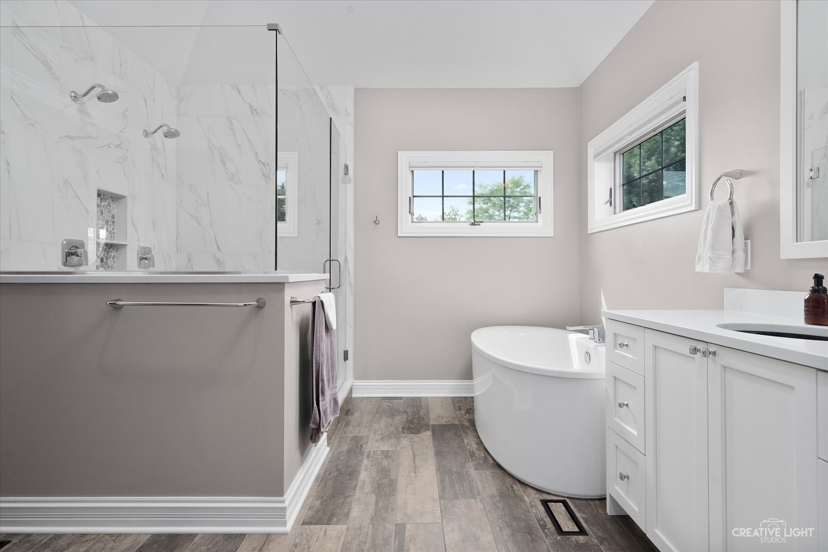 2334 Kane Lane Batavia, IL 60510 - Photo 18 of 34 a bathroom with a sink toilet and tub