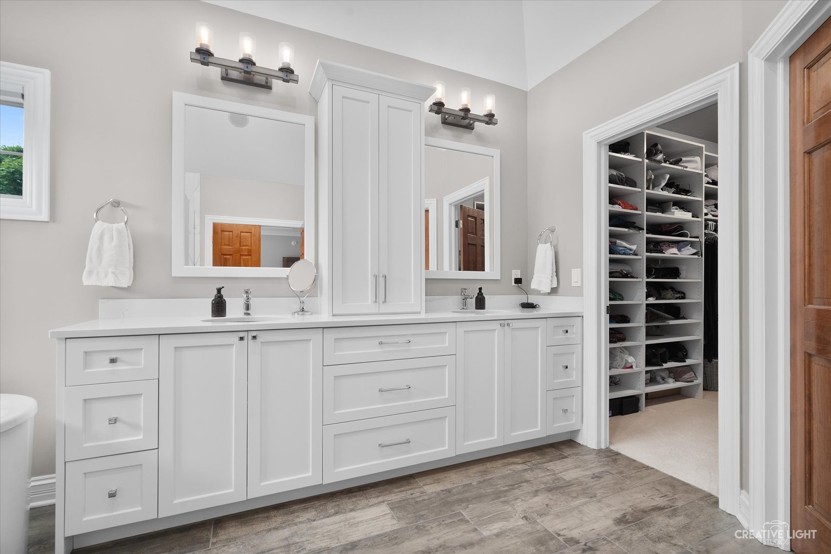 2334 Kane Lane Batavia, IL 60510 - Photo 19 of 34 a spacious bathroom with double sink and a mirror