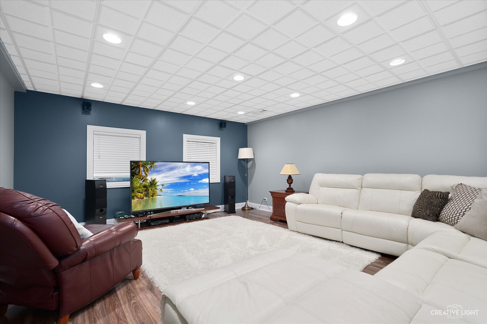 2334 Kane Lane Batavia, IL 60510 - Photo 28 of 34 a living room with furniture a couch and a ceiling fan