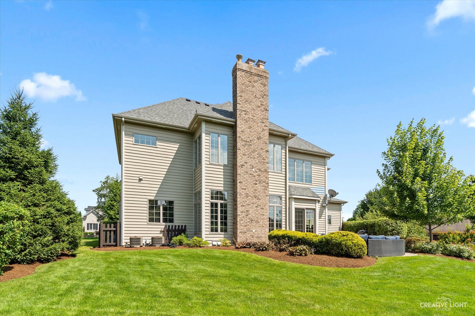 2334 Kane Lane Batavia, IL 60510 - Photo 32 of 34 a front view of a house with a garden