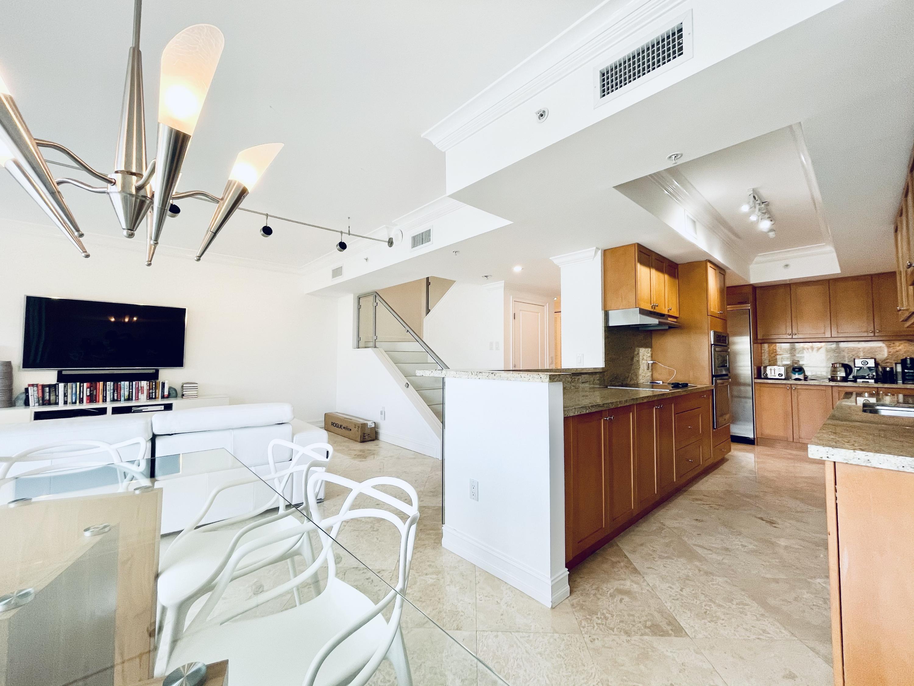 99 Southeast Mizner Boulevard, Unit PH 44 Boca Raton, FL 33432 - Photo 5 of 38 BFFF9CC0-E190-44E0-A1D3-85C2DE991A3D