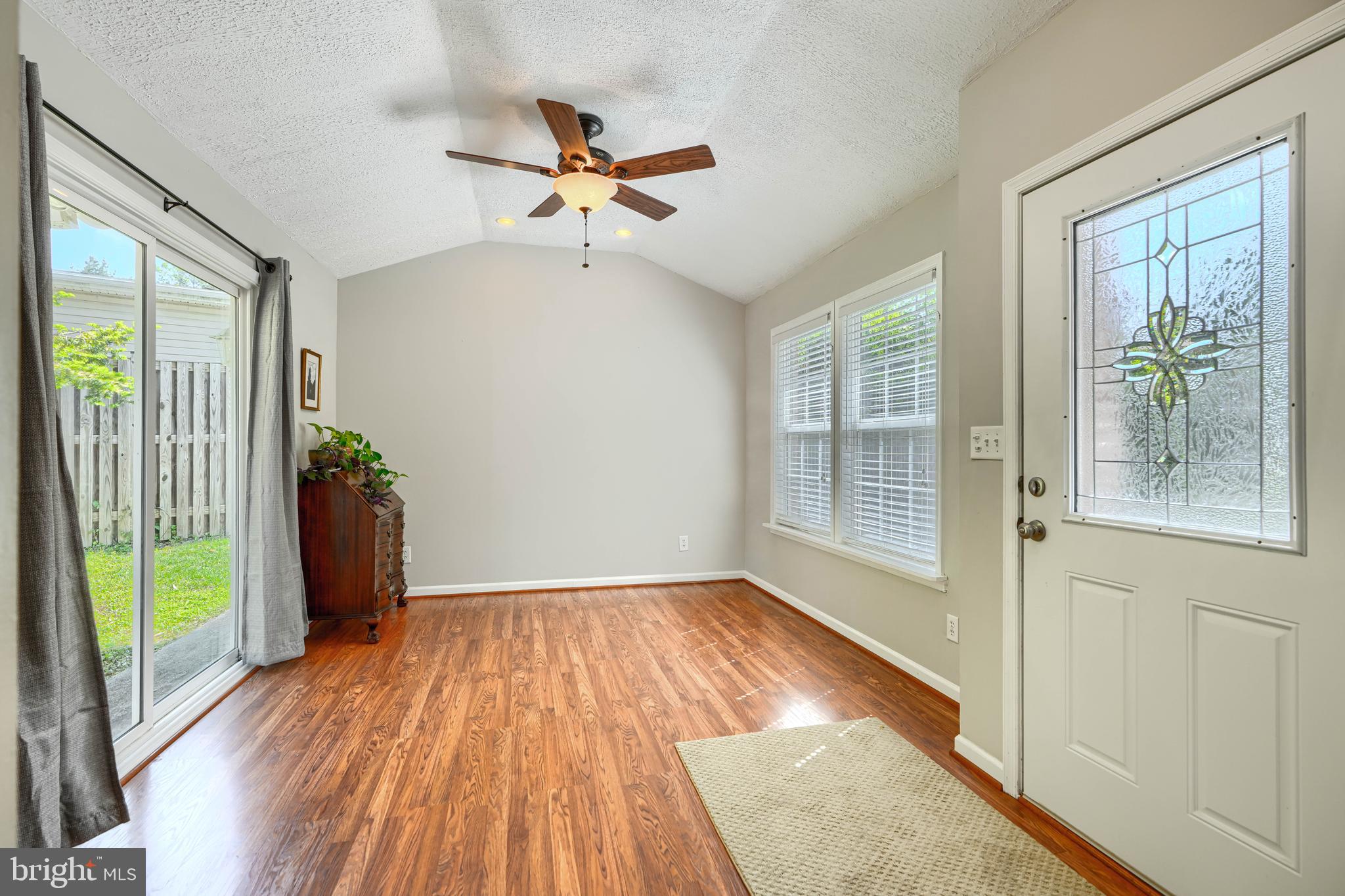 12 Jacobo Lane Baltimore, MD 21239 - Photo 4 of 73 Entry Room