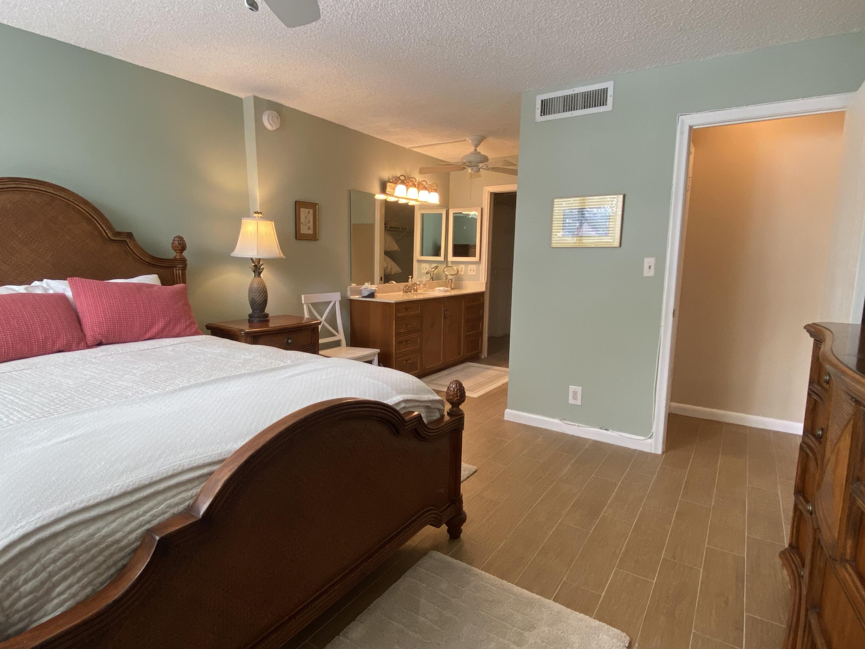 7 Royal Palm Way, Unit 202 Boca Raton, FL 33432 - Photo 19 of 51 IMG_2427
