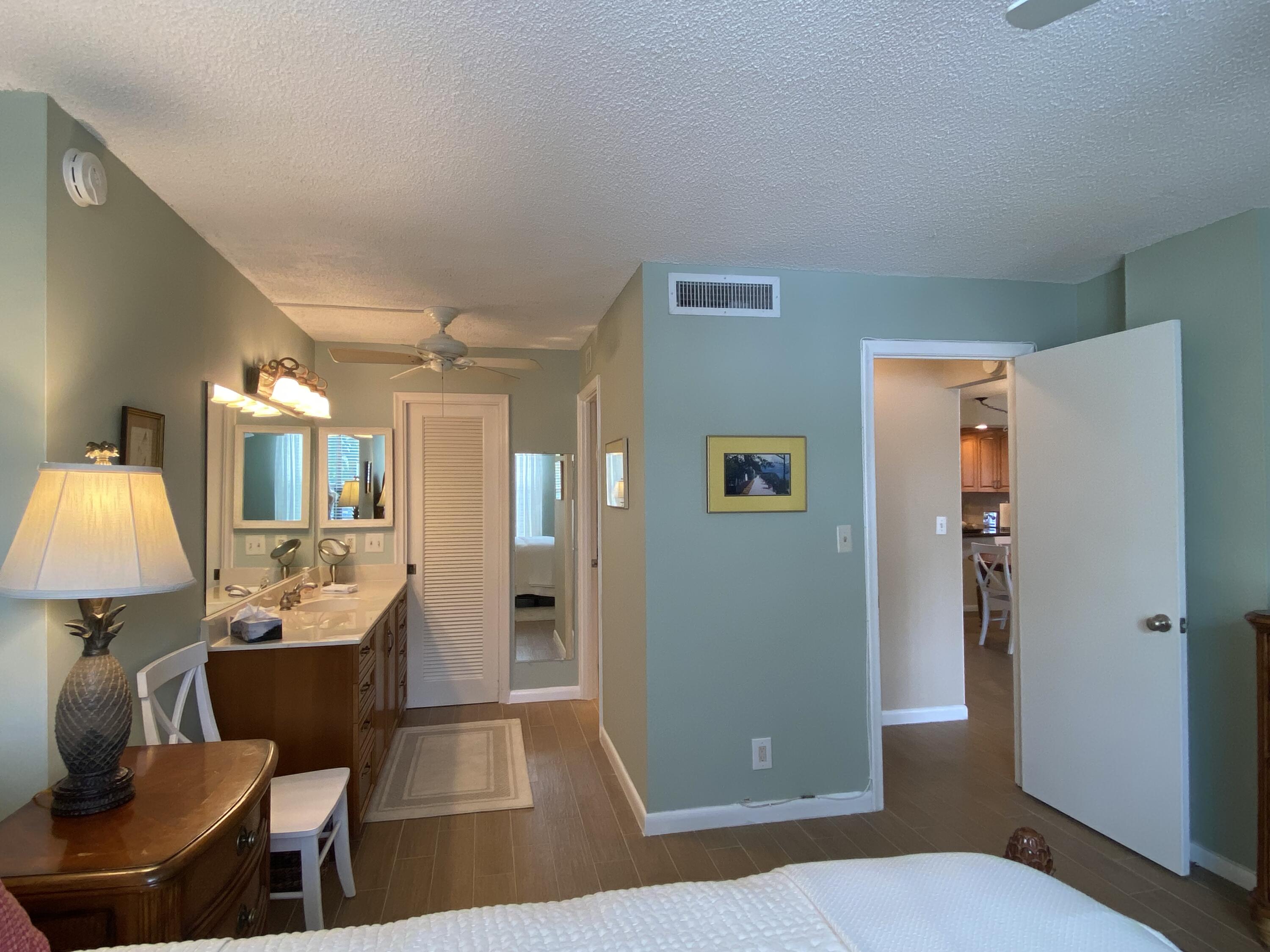 7 Royal Palm Way, Unit 202 Boca Raton, FL 33432 - Photo 20 of 51 IMG_2430