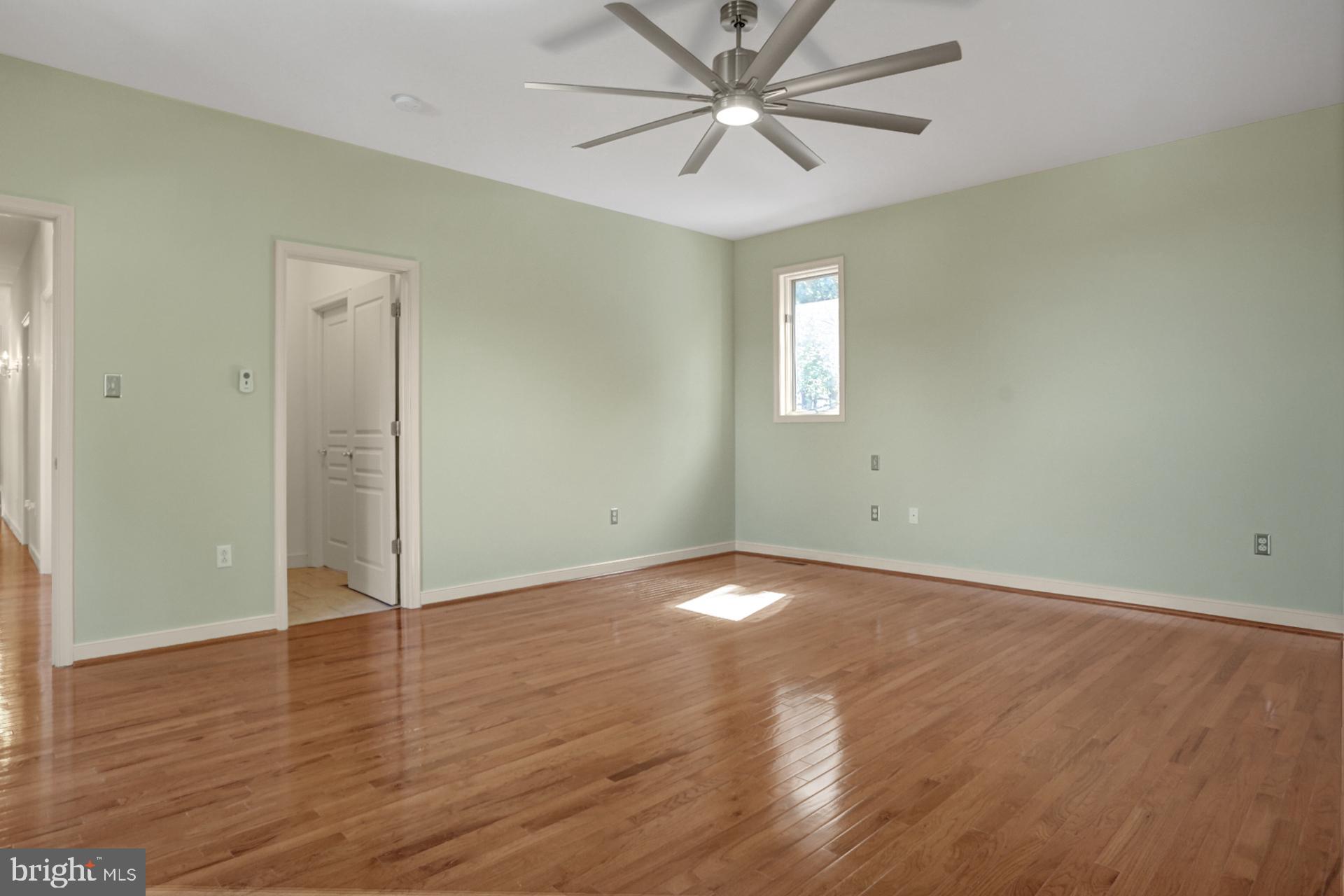101 Robert Drive Reading, PA 19610 - Photo 102 of 118 an empty room with wooden floor and windows