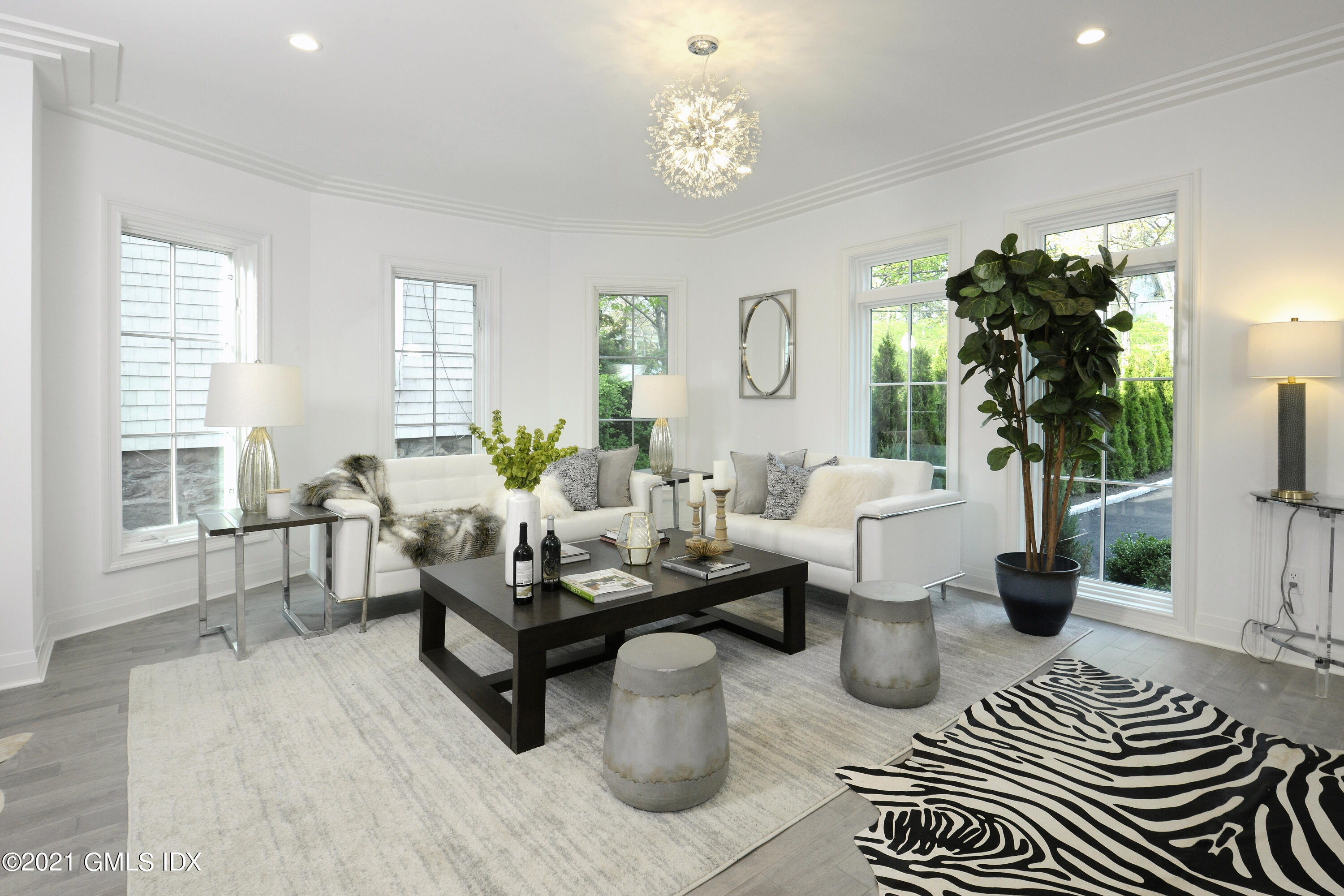 36 Washington Avenue Greenwich, CT 06830 - Photo 2 of 32 LvgRm1