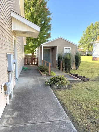 a view of a house with backyard and garden